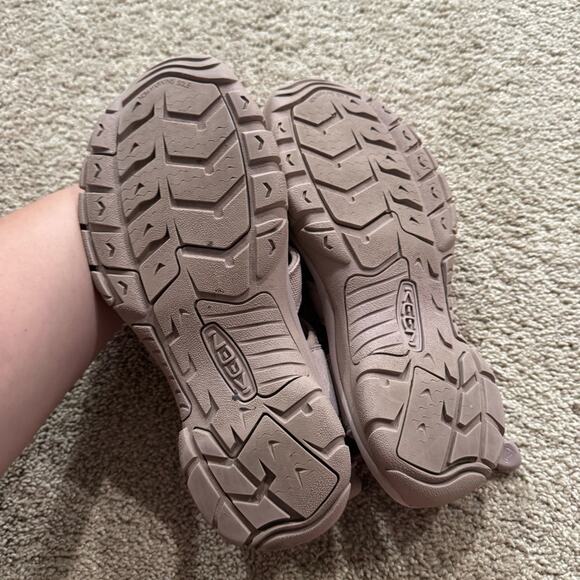 KEEN Bungee Lace Women's Outdoor Hiking Sandals Size 10 Monochrome / Toadstool - Picture 6 of 13